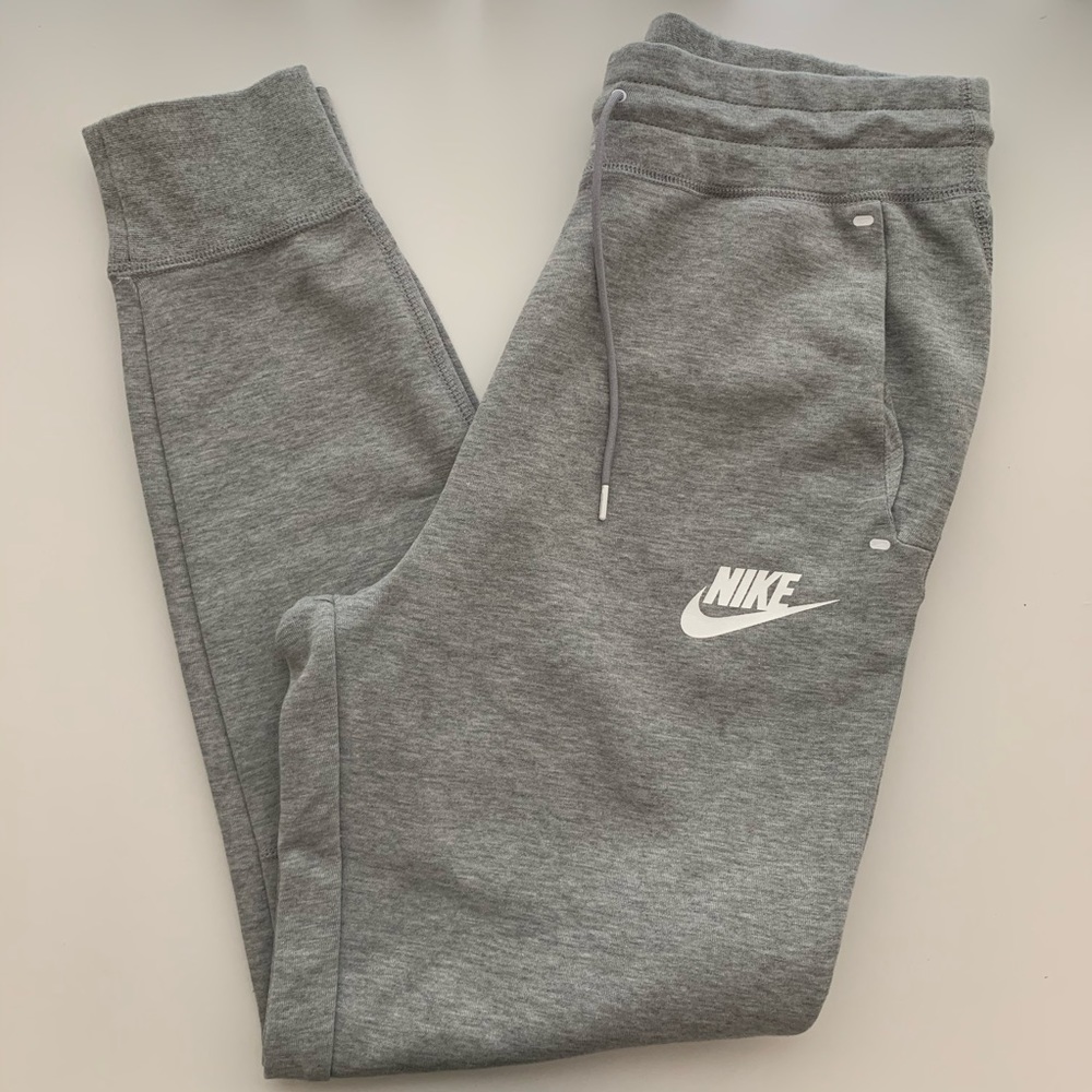 Nike Joggers w Zip Pocket on aside